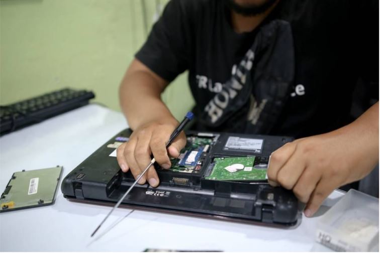 screw driver Kedai Repair Laptop Murah Di Gombak