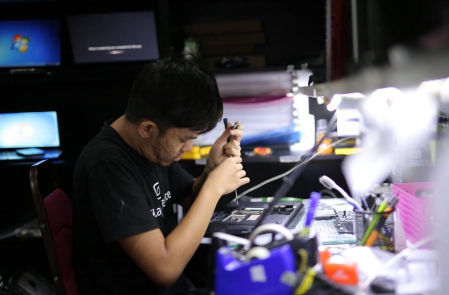 bertungkus lumus Kedai Repair Laptop Murah di Puchong