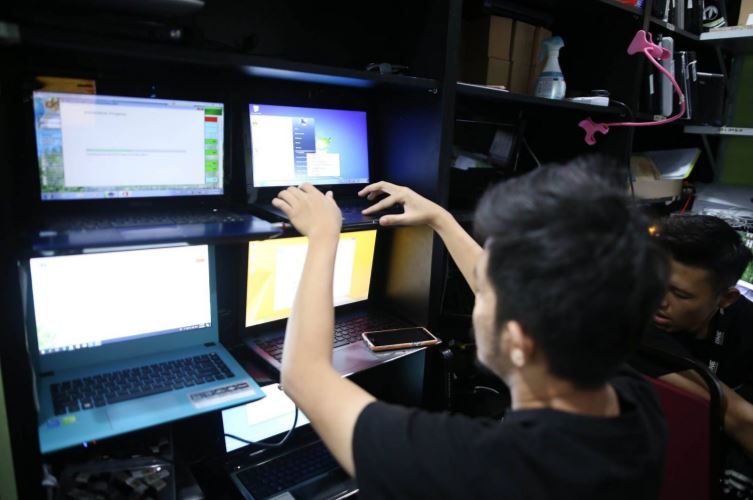 susun Kedai Repair Laptop Seri Kembangan
