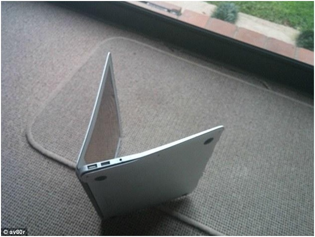 LAPTOP JATUH Repair Skrin Laptop Murah KL