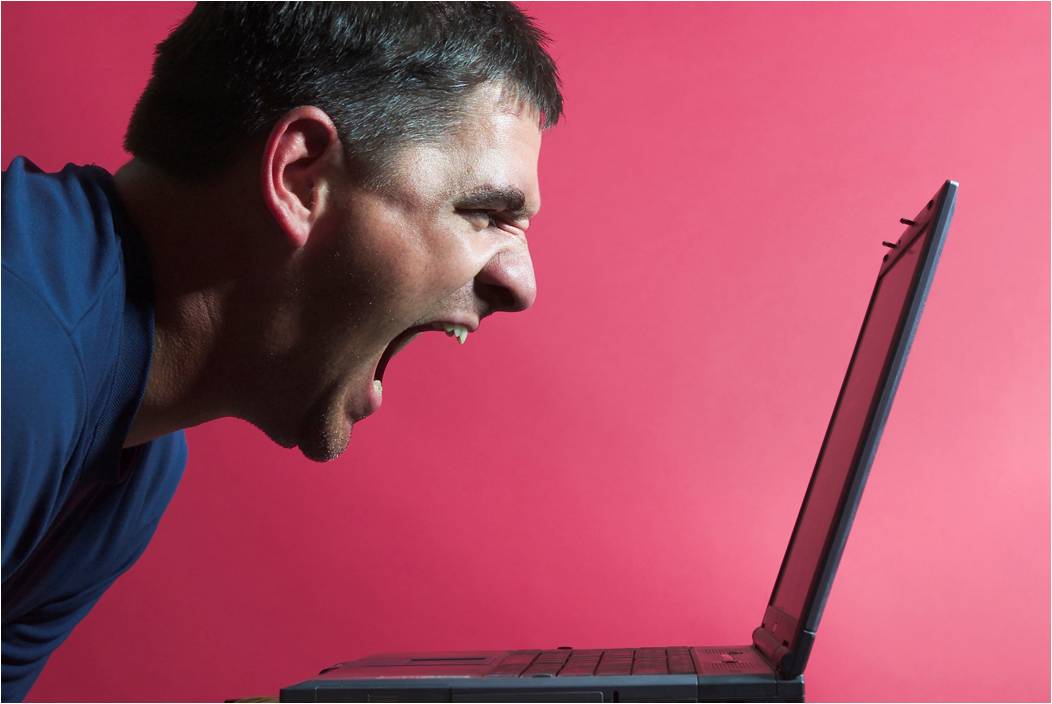 man-angry-laptop laptop-slow-sangat-00